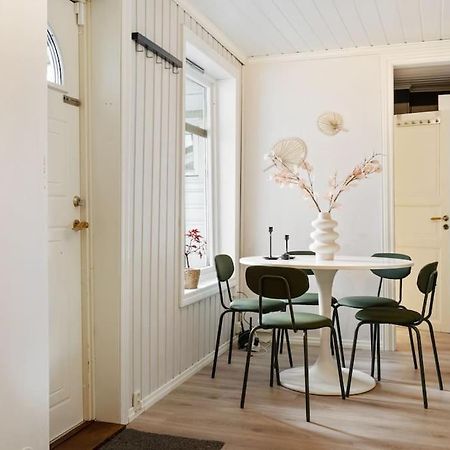 Central Apartment With Balcony, Self-Check In & Private Entrance Bergen Eksteriør bilde