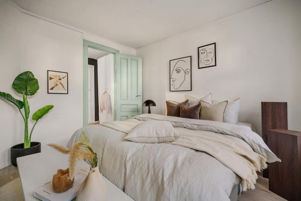 Central Apartment With Balcony, Self-Check In & Private Entrance Bergen Eksteriør bilde