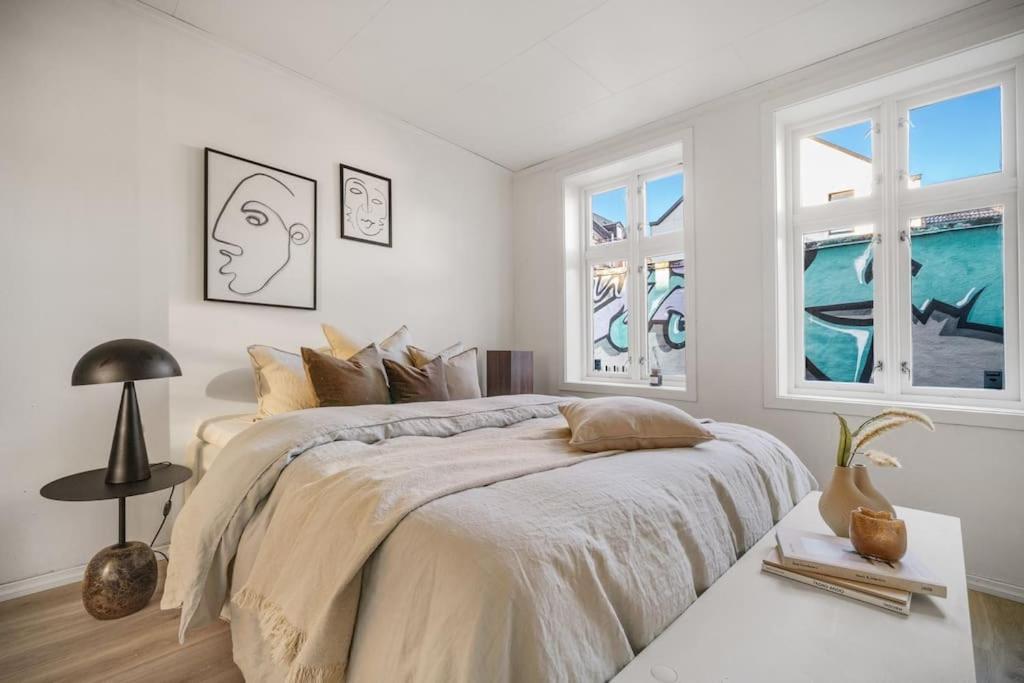Central Apartment With Balcony, Self-Check In & Private Entrance Bergen Eksteriør bilde