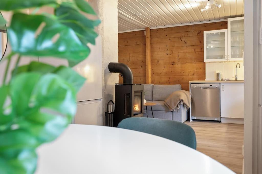 Central Apartment With Balcony, Self-Check In & Private Entrance Bergen Eksteriør bilde