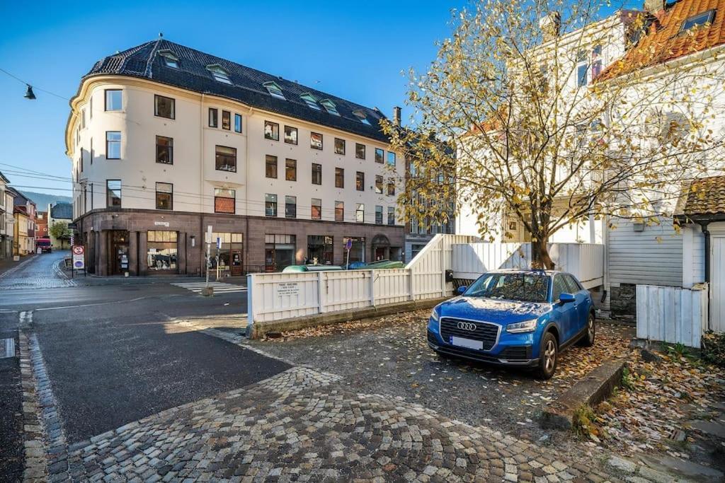 Central Apartment With Balcony, Self-Check In & Private Entrance Bergen Eksteriør bilde