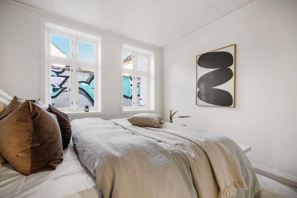 Central Apartment With Balcony, Self-Check In & Private Entrance Bergen Eksteriør bilde