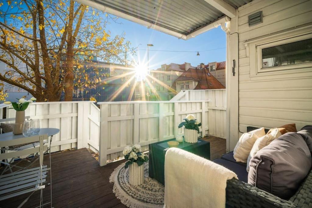 Central Apartment With Balcony, Self-Check In & Private Entrance Bergen Eksteriør bilde