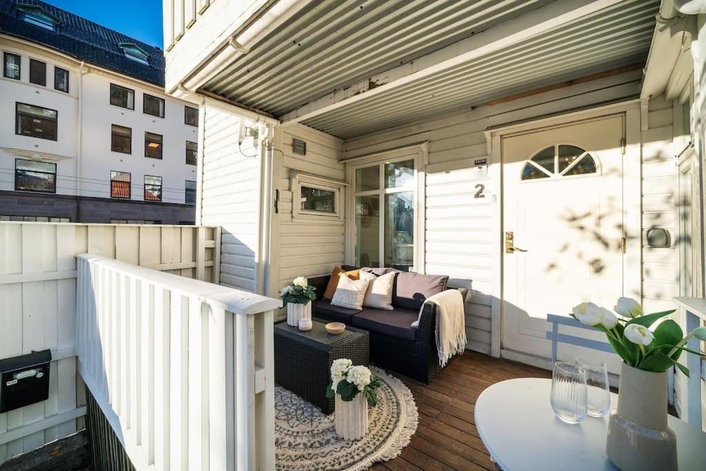 Central Apartment With Balcony, Self-Check In & Private Entrance Bergen Eksteriør bilde