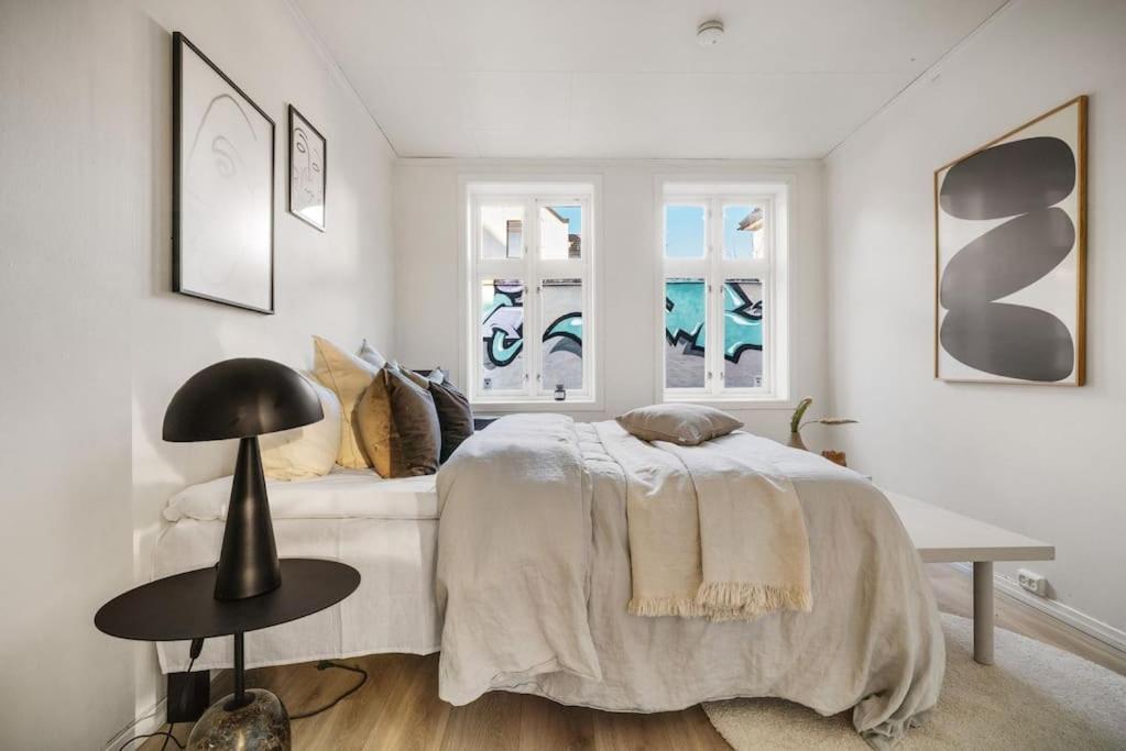 Central Apartment With Balcony, Self-Check In & Private Entrance Bergen Eksteriør bilde