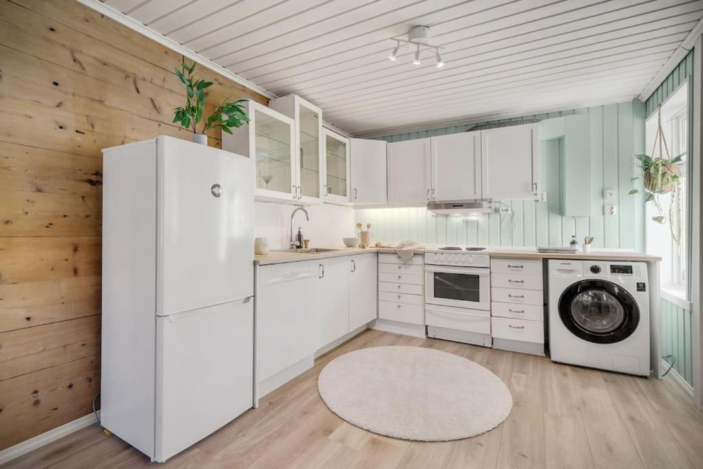 Central Apartment With Balcony, Self-Check In & Private Entrance Bergen Eksteriør bilde